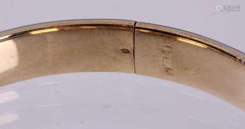 14 Kt. geelgouden armband met slot en scharnier, extra zware uitvoering, breedte 8 en binnenmaat 56 x 63 mm., 18.3 gram, winkelwaarde 1.750,00