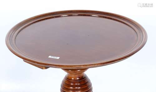 Mahoniehouten rond bijzettafeltje, h.55 x diam.42 cm.