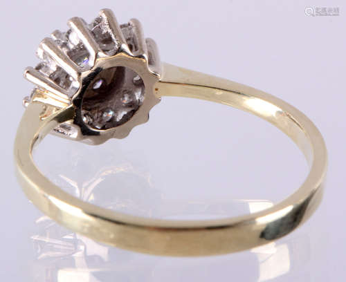 14 Kt. bicolor gouden entourage briljant geslepen diamanten totaal circa 0,35 ct., ringmaat 17 (53)