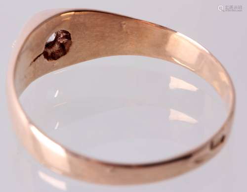 14 Kt. rose gouden ring bezet met 1 briljant geslepen diamant, 0.20 ct, antiek slijpsel, kleur: wit, kwaliteit: Vs, 2,7 gram, ringmaat 18,75, nieuwwaarde 985,00