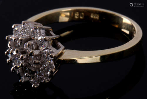 14 Kt. bicolor gouden entourage ring bezet met briljant geslepen diamanten totaal circa 0,50 ct., ringmaat 16 (50)