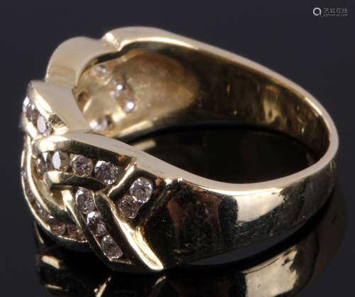 14 Kt. geelgouden ring bezet met 38 briljant geslepen diamanten, 0,75 ct., kleur: Top Wit + kwaliteit Si, 6,8 gram, ringmaat 17, winkelwaarde 2250,00