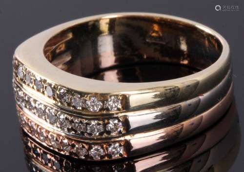 14 Kt. tricolor gouden band ring bezet met briljant geslepen diamanten totaal circa 0,52 ct., ringmaat 17,5 (55)