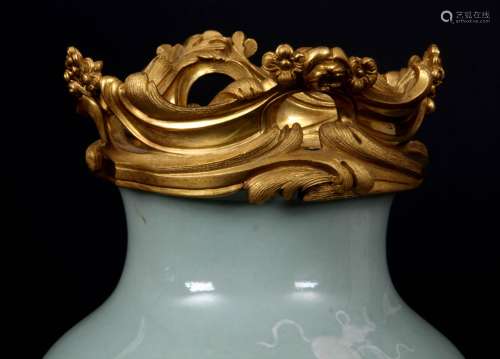 镀金灰青色瓷器花瓶，19世纪，高46厘米，状态良好。出处：购于巴黎和布鲁塞尔的交易集市（1970-2000）