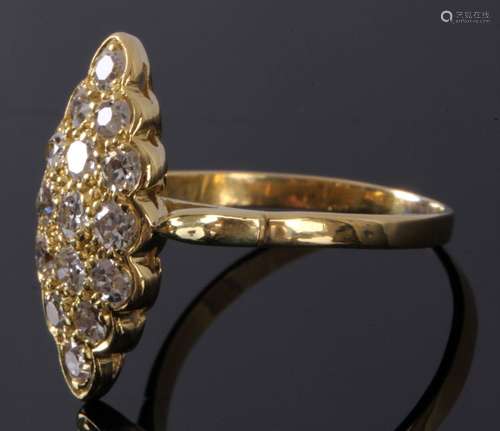 18 Kt. geelgouden markies ring bezet met Bolsjewiek geslepen diamanten totaal circa 1,00 ct., ringmaat 18 (56)