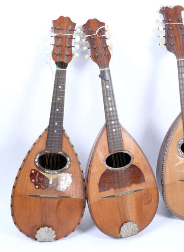 Koop van 3 oude ukuleles