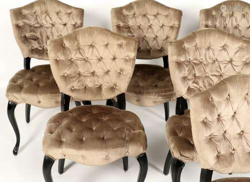 8 Zwart gelakte met taupe velours gecapitonneerde eetkamerstoelen