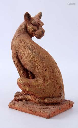 Monogram KG, Karel Gomes, 1930-2016, beschilderde terracotta sculptuur van een leeuwin, h.21 cm.