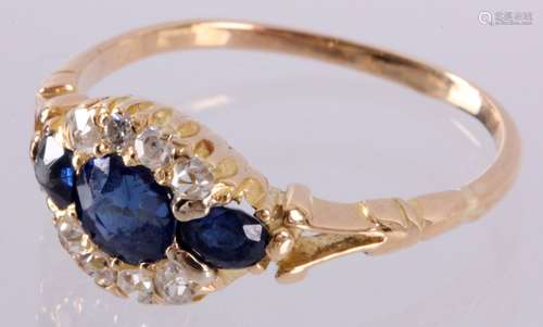 18 Kt. geelgouden ring bezet met Bolsjewiek geslepen saffier en diamant totaal circa 0,20 ct., ringmaat 16,5 (52)