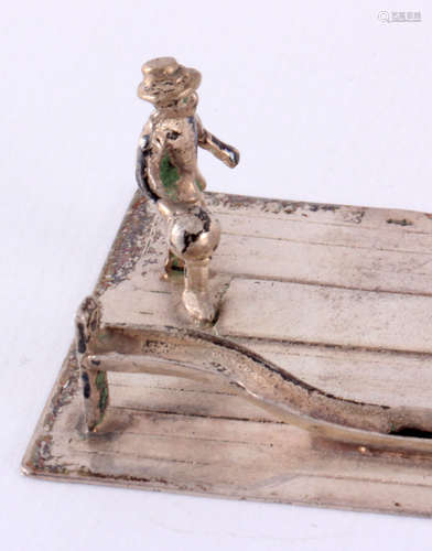 Zilveren miniatuur bowlingbaan, L.8 x b.3.5 cm., (keur zwaardje)