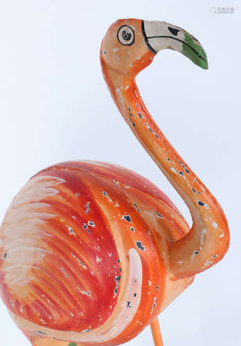 Gepolychromeerde metalen flamingo, h.105 x b.21 x d.44 cm.