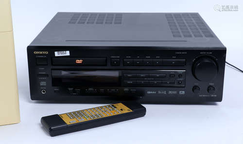 Onkyo versterker, tuner en dvd-speler met Bose surroundset