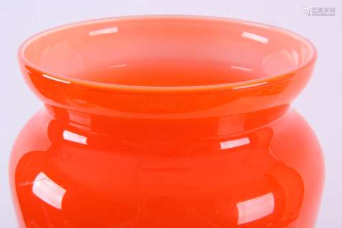 Oranje glazen vaas, jaren '70, h. 56,5 cm.