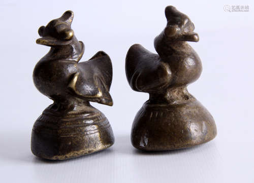 2 Antieke bronzen opiumgewichten, China