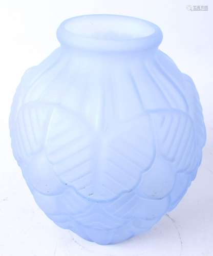 Blauw gesatineerd glazen Art Deco vaas, h.23 cm.