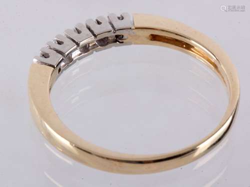 14 Kt. geelgouden ring bezet met 5 briljant geslepen diamanten, 0,22 ct., kleur wit + kwaliteit Si, 3 gram, ringmaat 18,25, nieuwwaarde 950,00