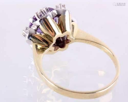 14 Kt. geelgouden ring bezet met amethist en 6 diamanten, 8/8 slijpsel, 0,12 ct., 4 gram, ringmaat 16,25, nieuwwaarde 425,00