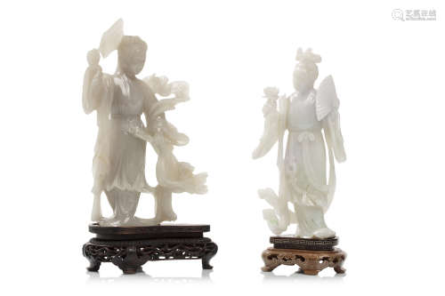 CHINE vers 1950  Statuettes en jade Céladon et jade Gris