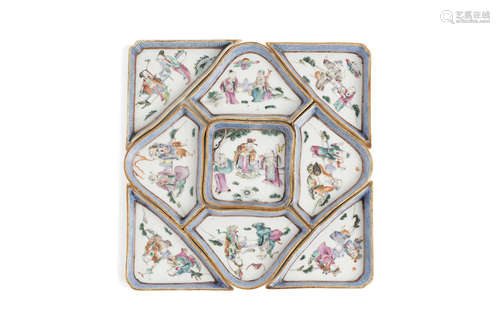 Chine, période Daoguang, vers 1850  Ensemble de 9 raviers formant service quadrangulaire, en porcelaine et émaux de la famille rose