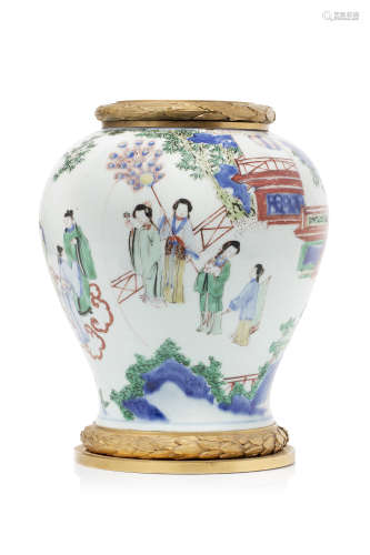 Chine, période Qing.  Potiche balustre en porcelaine et émaux de la famille verte