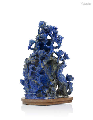 Chine, XXe siècle.  Important vase balustre couvert en lapis-lazuli