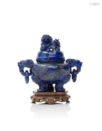 Chine, XXe siècle.  Brûle-parfum tripode couvert en lapis-lazuli et rehauts de teintures
