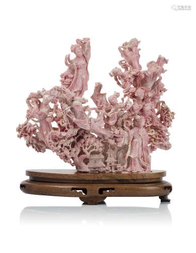 Chine, vers 1940  Groupe en corail blanc teinté rosé *à six branches