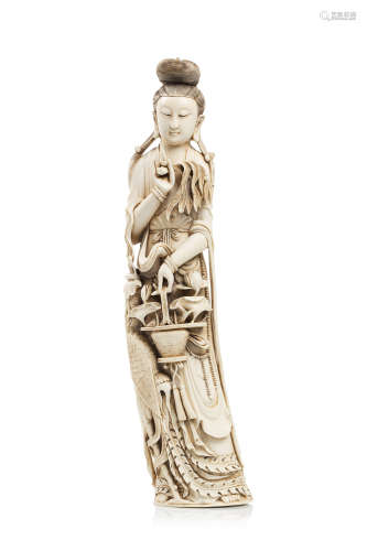 Chine, vers 1940  Statuette en ivoire*