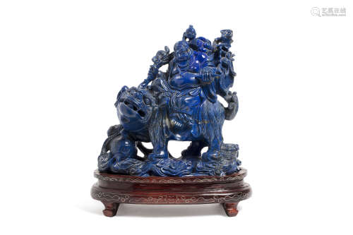 Chine, vers 1950  Groupe en lapis-lazuli représentant un Bouddhai assis