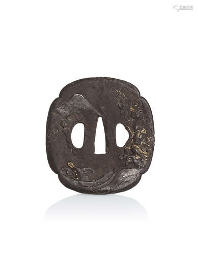 Japon, XVIIIe siècle.  Tsuba mokko gata en fer avec rehauts or et argent,