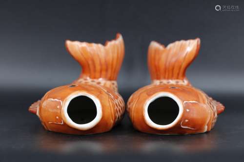 A pair of carps porcelain sculpture