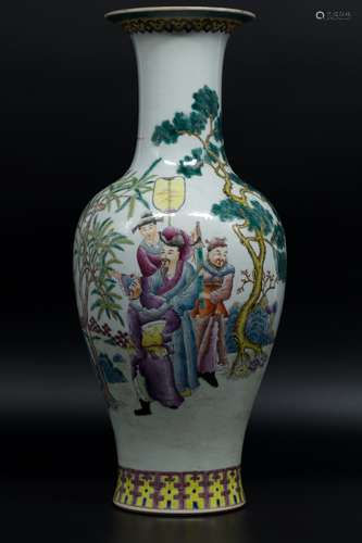 Famiile-rose figures vase with Jiaqing mark