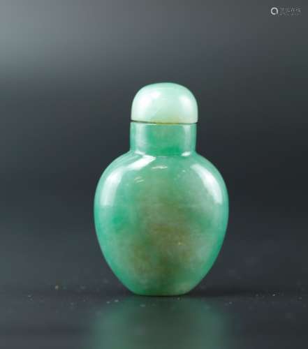 Jadeite snuff bottle