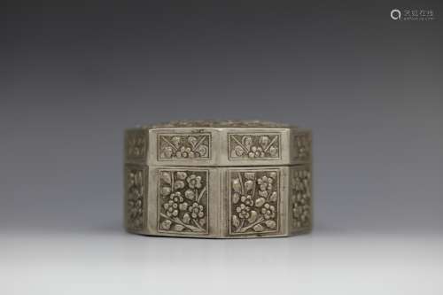 Carved silver jewelry box from Qing period