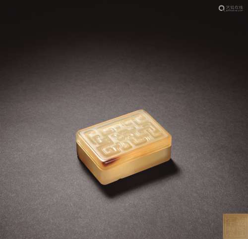 清乾隆 玛瑙螭龙纹方盖盒