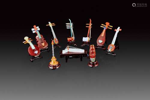 文革时期 出口玛瑙民族乐器一套