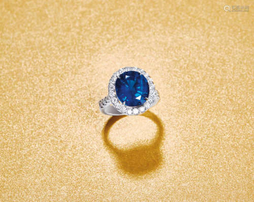 缅甸天然皇家蓝宝石配钻石戒指