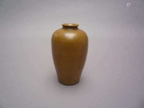 Vase Meïping en porcelaine à glaçure monochrome poussière de thé.