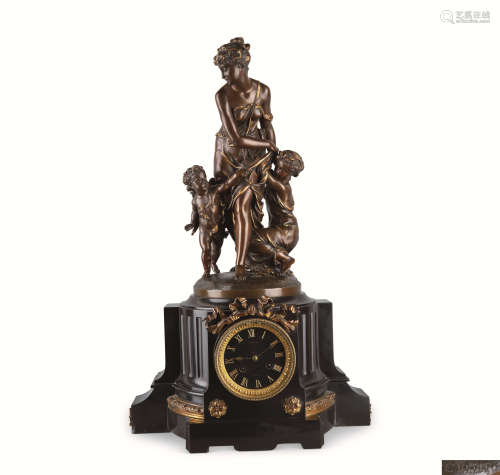 法国路易十五时期黑大理石鎏金人物座钟