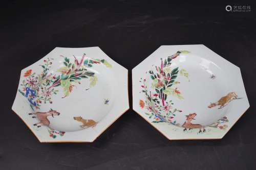 A Pair of Famille Rose Dishs