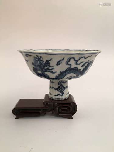 Chinese Blue and White Porcelain Dragon Bowl with Xuande Mark