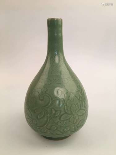 Chinese Longquan Vase