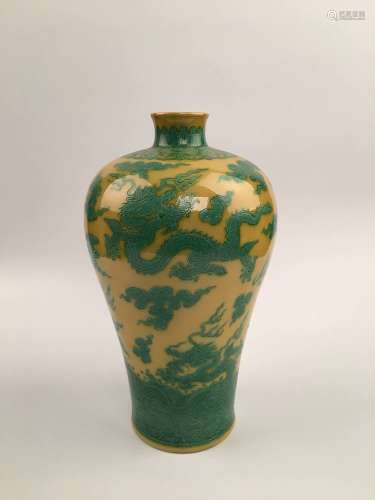 Chinese Yellow Glaze Green Dragon Porcelain Vase
