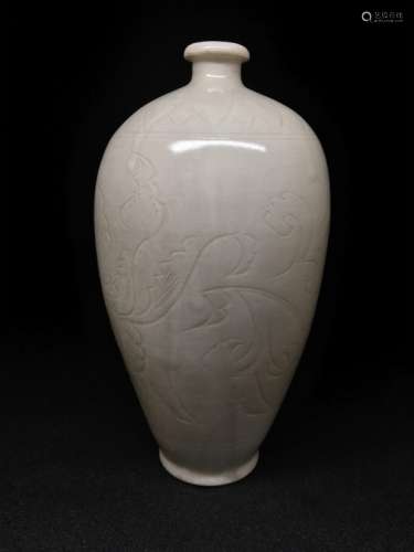 Chinese White Glazed Meiping Vase