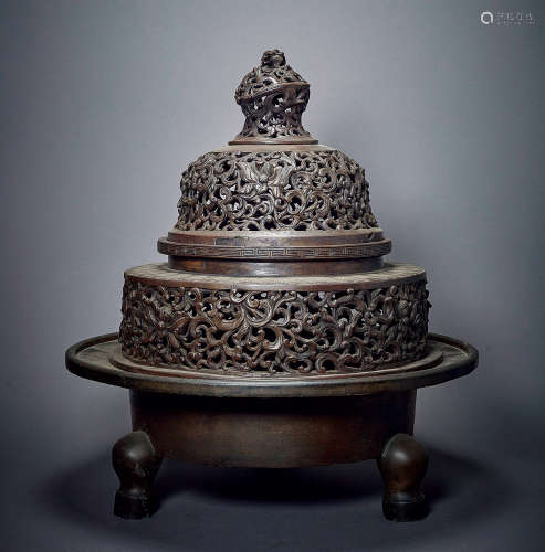 清乾隆 铜镂雕缠枝莲纹炭炉