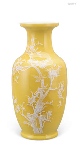 50年代 黄釉堆白瓶