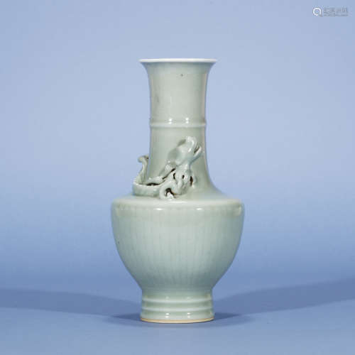 民国 青釉堆瓷螭龙瓶