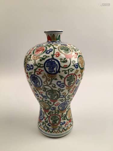 Chinese Wucai Porcelain Vase