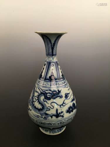 Chinese Blue and White Dragon Porcelain Vase