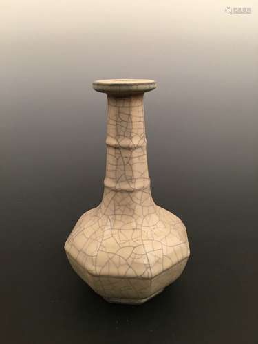 Chinese Guan Yao Porcelain Vase